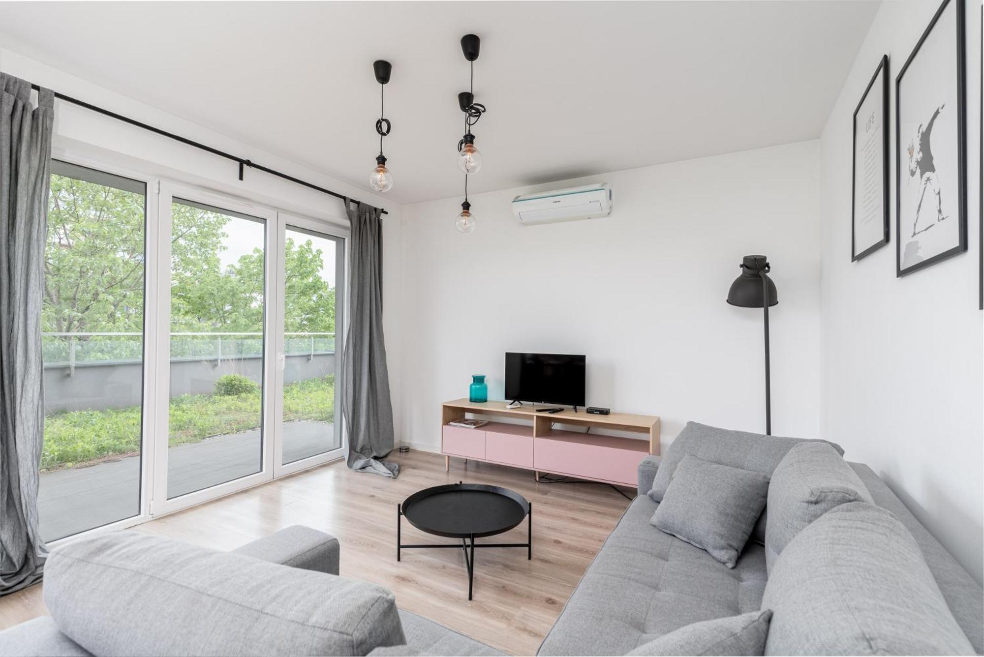 Rogozinskiego 2-bedroom Apartment *
