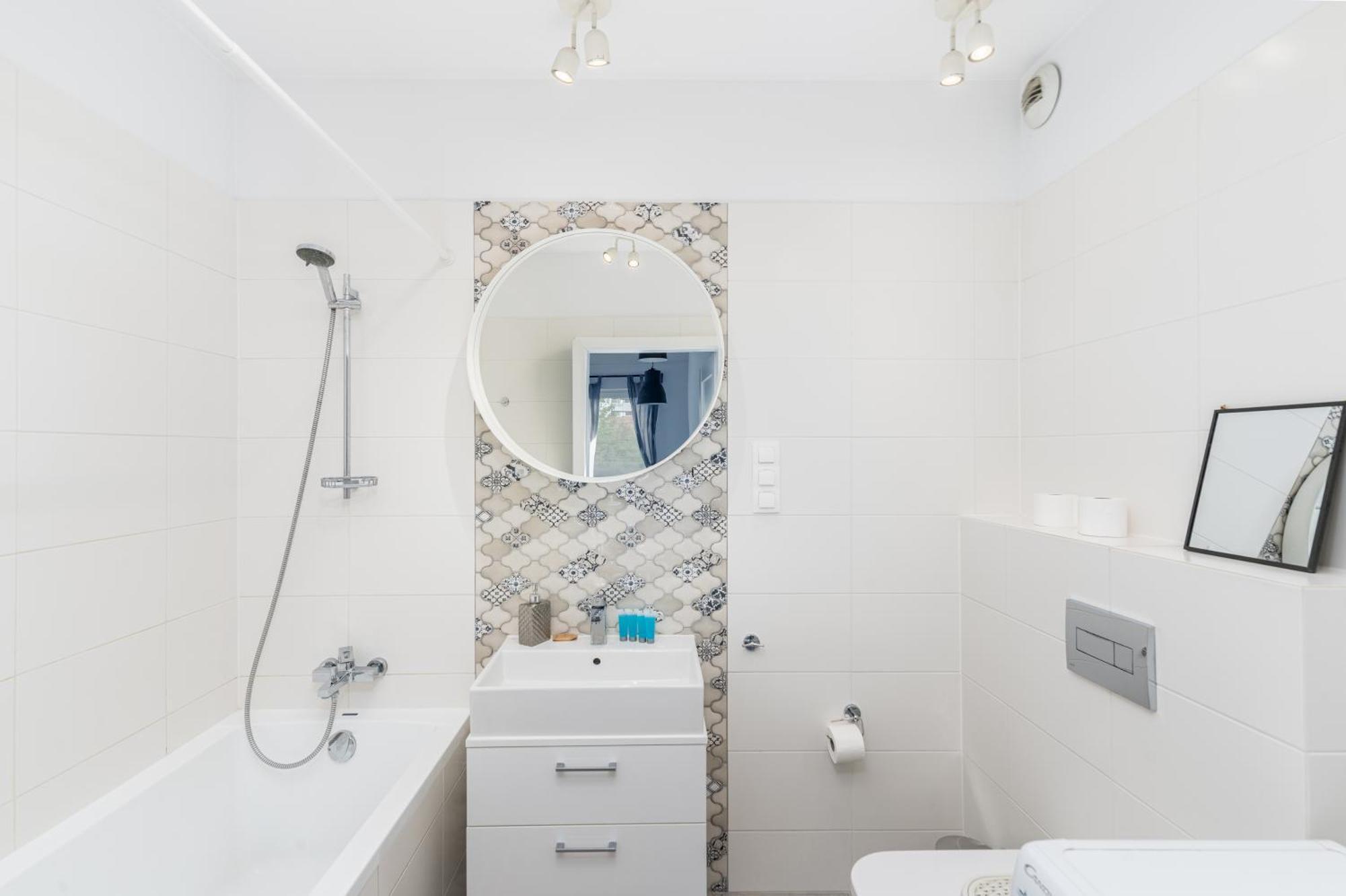 Rogozinskiego 2-bedroom Apartment *